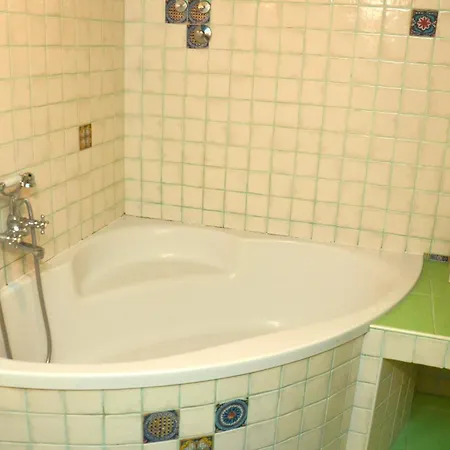 Lollipop - Sunny, Spacious, Funky With Stunning View Apartment